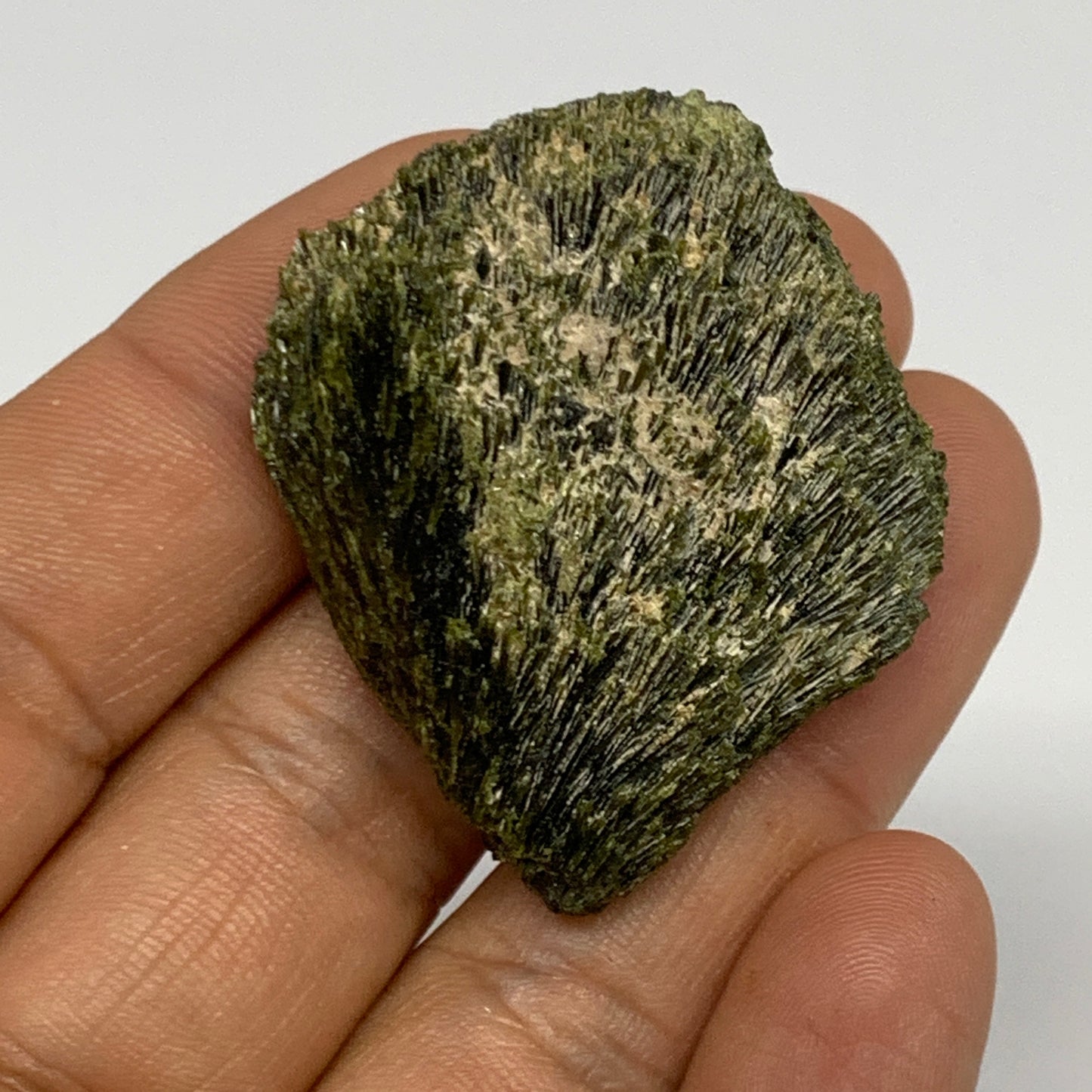 25.1g,1.7"x1.4"x0.5",Green Epidote Custer/Leaf Mineral Specimen @Pakistan,B27582