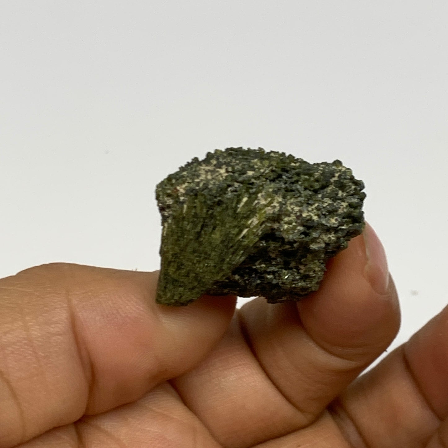 23.4g,1.6"x1"x0.6",Green Epidote Custer/Leaf Mineral Specimen @Pakistan,B27584