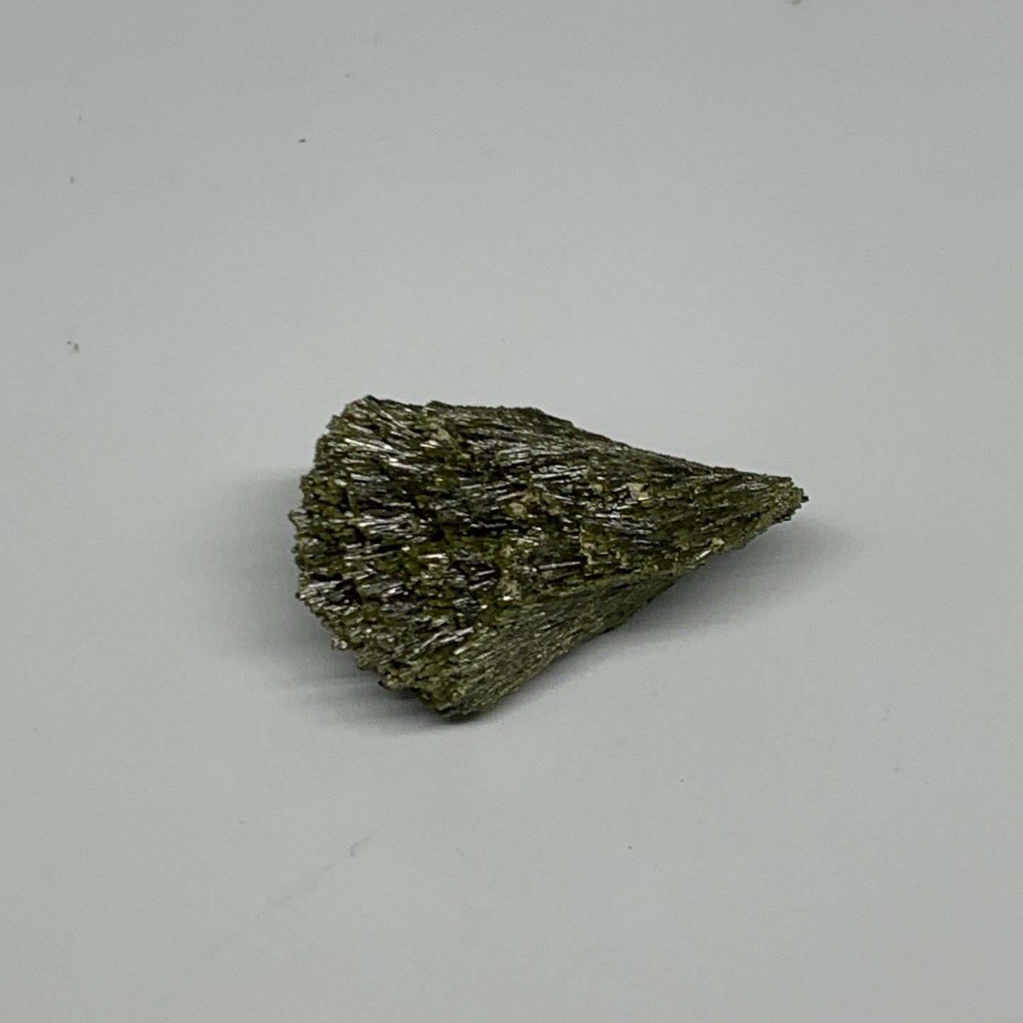 23.4g,1.6"x1"x0.6",Green Epidote Custer/Leaf Mineral Specimen @Pakistan,B27584