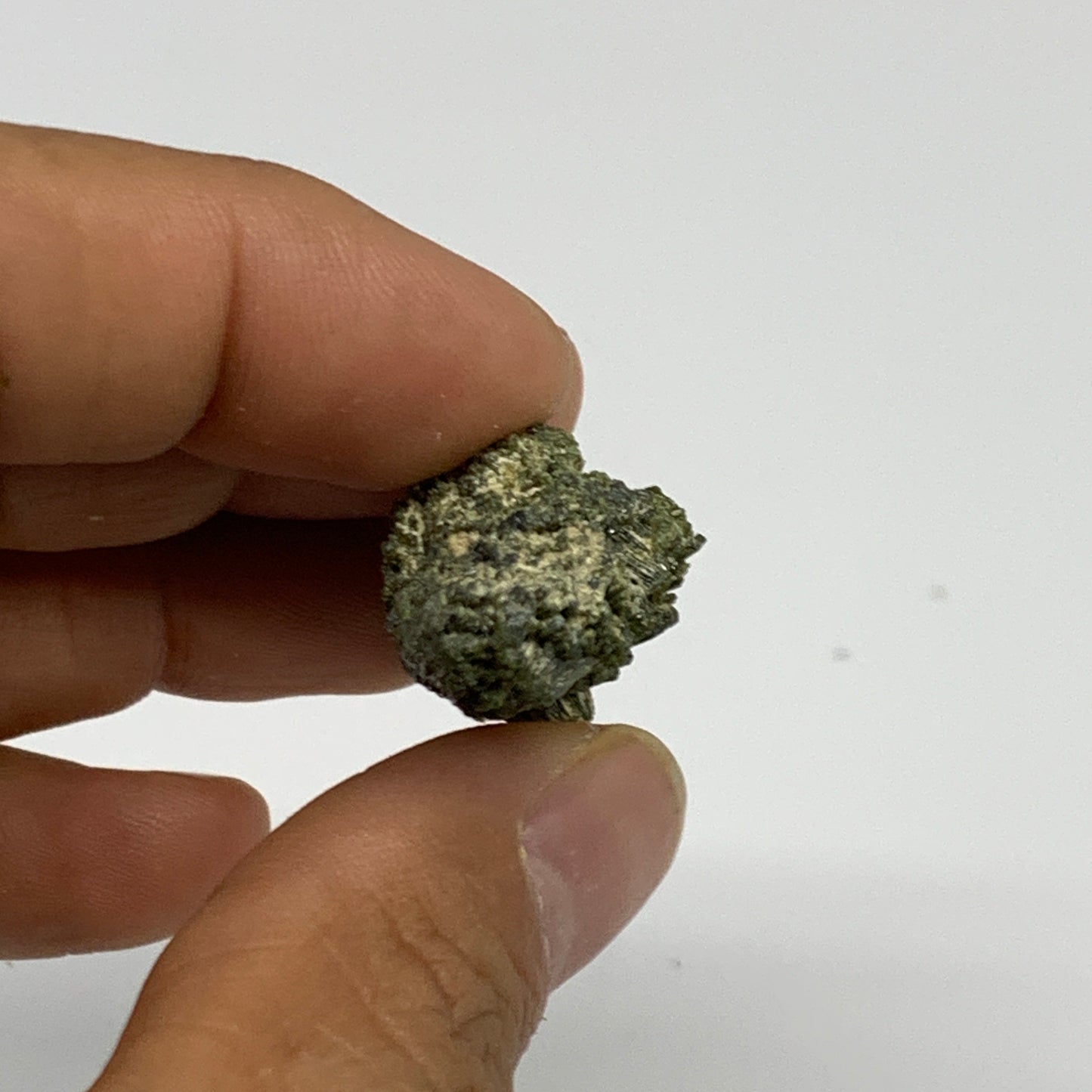 14.9g,1.9"x0.7"x0.7",Green Epidote Custer/Leaf Mineral Specimen @Pakistan,B27587