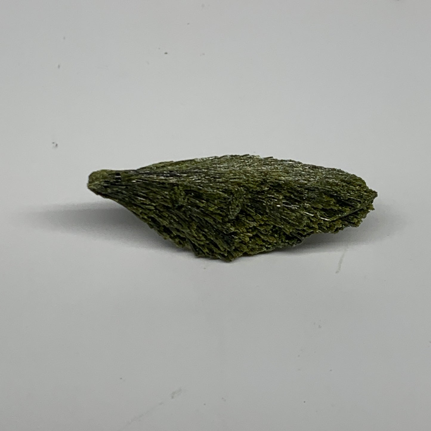 14.9g,1.9"x0.7"x0.7",Green Epidote Custer/Leaf Mineral Specimen @Pakistan,B27587