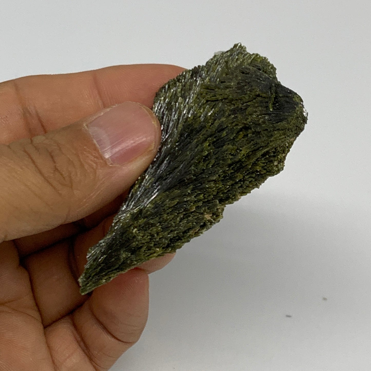 41.2g,2.6"x1.8"x0.5",Green Epidote Custer/Leaf Mineral Specimen @Pakistan,B27589