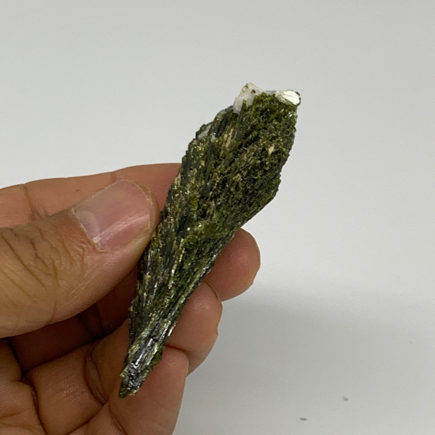 41.2g,2.6"x1.8"x0.5",Green Epidote Custer/Leaf Mineral Specimen @Pakistan,B27589
