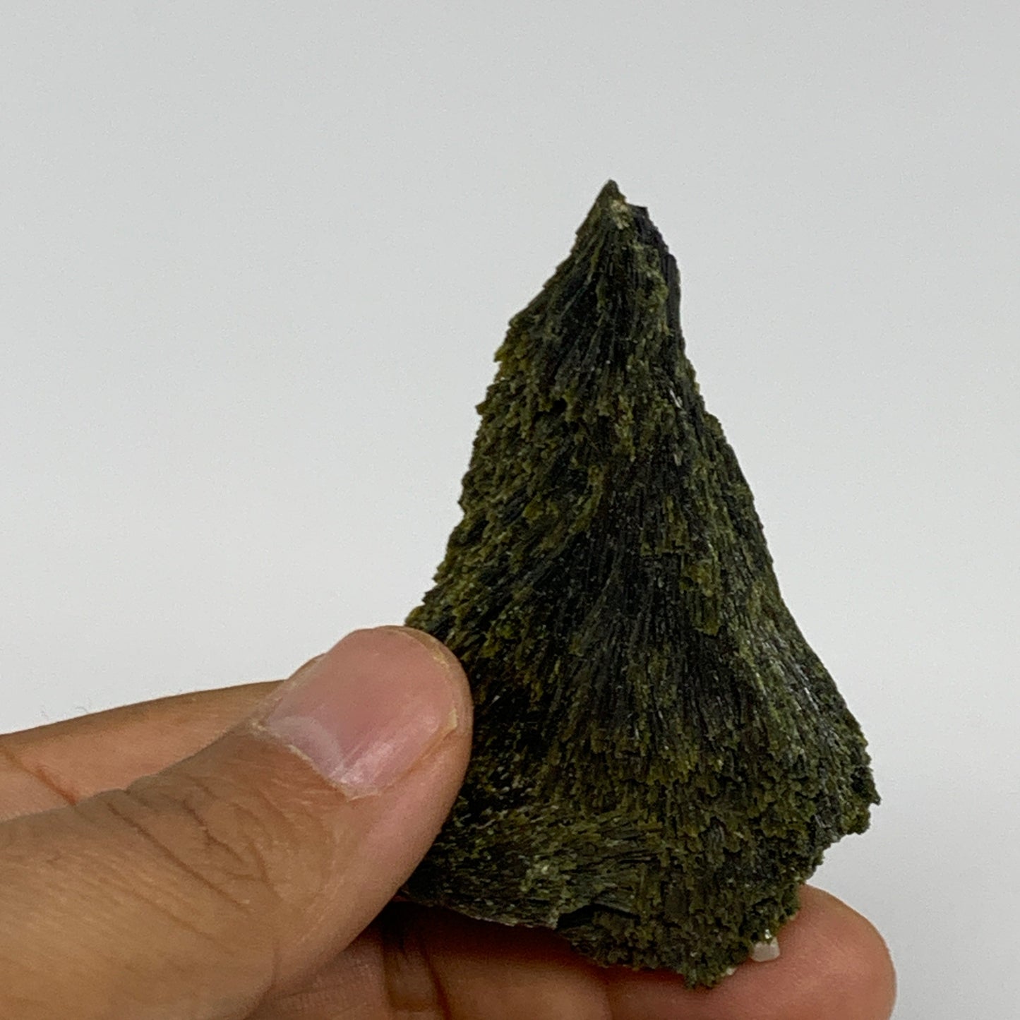 41.2g,2.6"x1.8"x0.5",Green Epidote Custer/Leaf Mineral Specimen @Pakistan,B27589