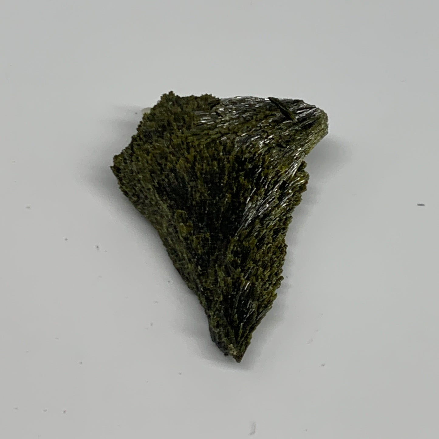 41.2g,2.6"x1.8"x0.5",Green Epidote Custer/Leaf Mineral Specimen @Pakistan,B27589