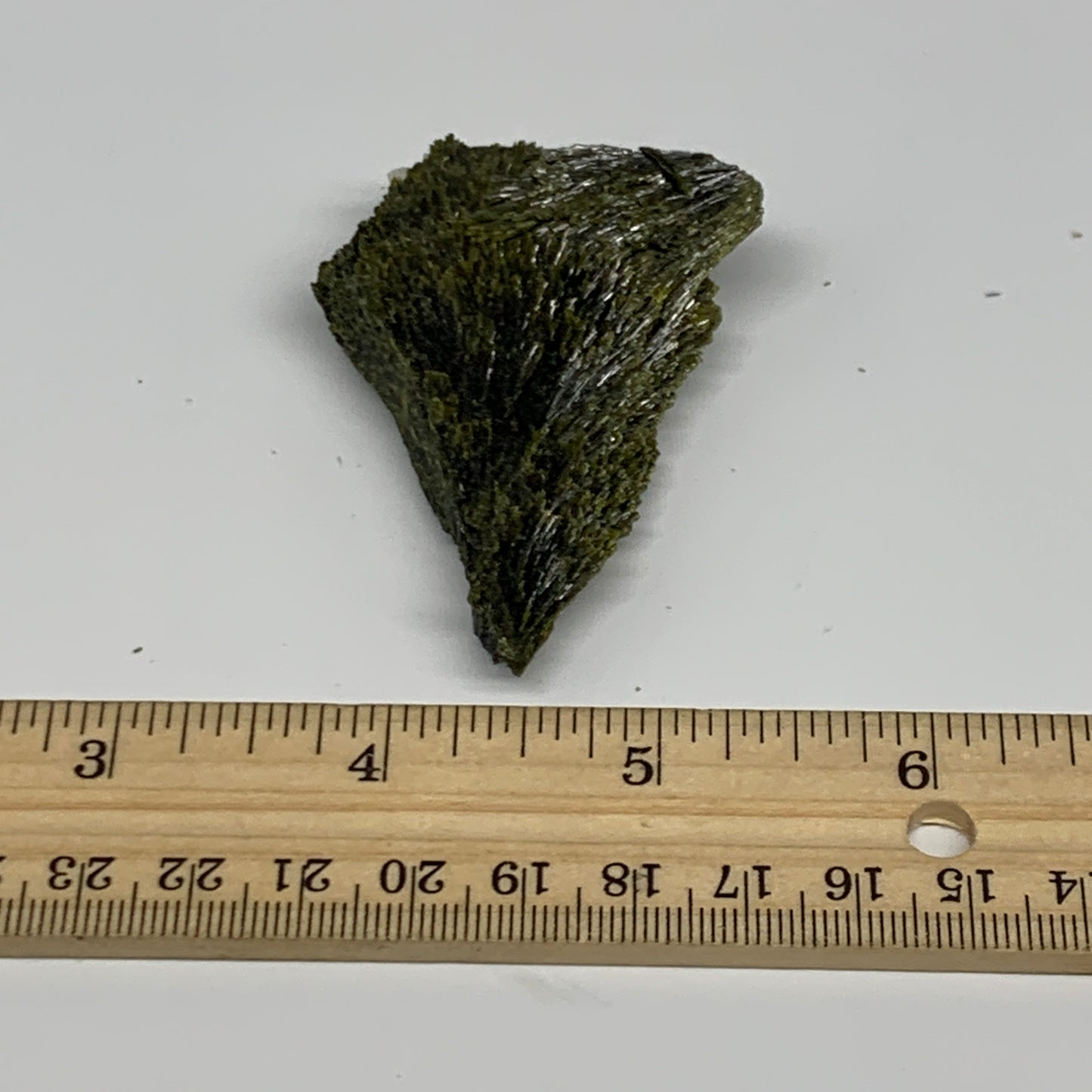 41.2g,2.6"x1.8"x0.5",Green Epidote Custer/Leaf Mineral Specimen @Pakistan,B27589