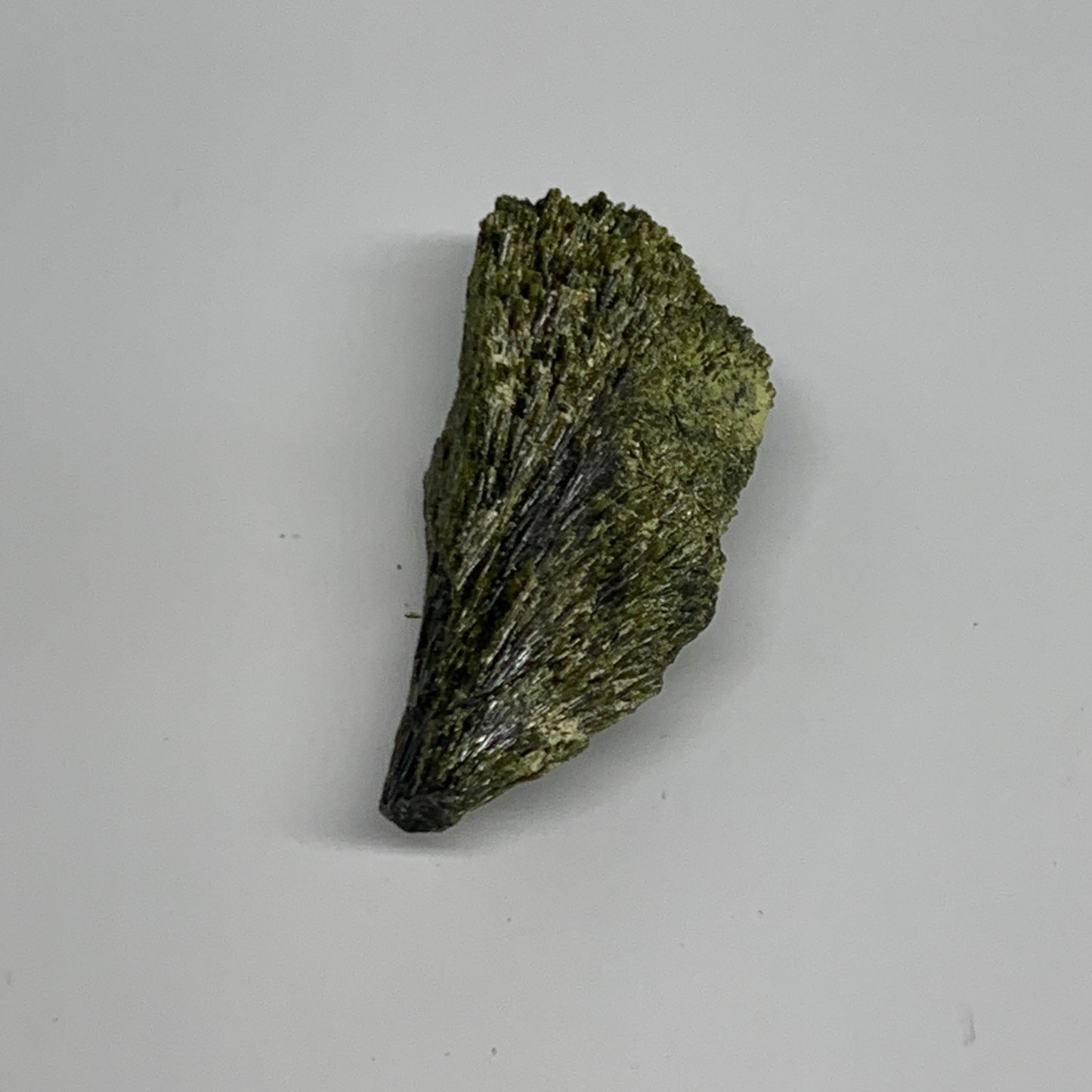 40.3g,2.4"x1"x0.7",Green Epidote Custer/Leaf Mineral Specimen @Pakistan,B27591