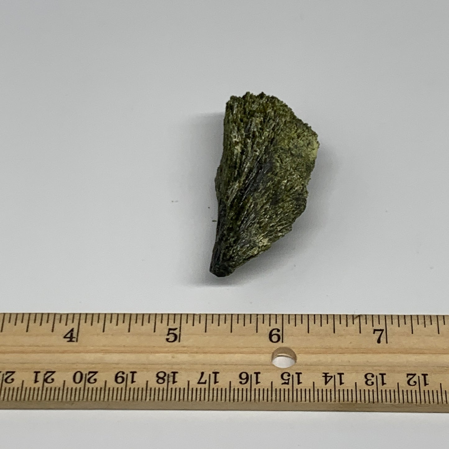 40.3g,2.4"x1"x0.7",Green Epidote Custer/Leaf Mineral Specimen @Pakistan,B27591