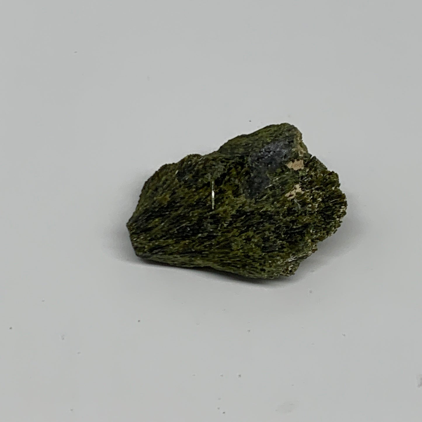 34.5g,1.8"x1.4"x0.6",Green Epidote Custer/Leaf Mineral Specimen @Pakistan,B27592