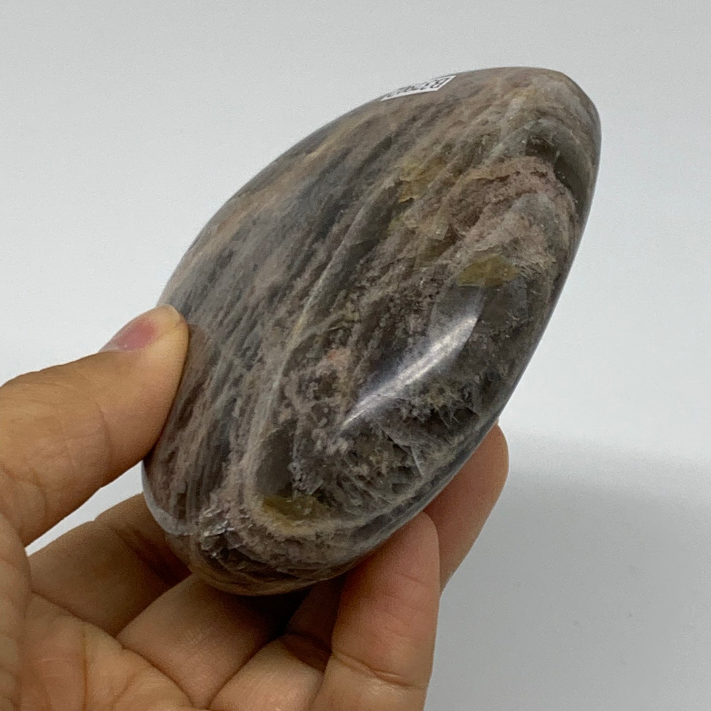 0.72 lbs, 3.2"x3.5"x1.2", Black Moonstone Heart Polished Crystal Decor, B37902