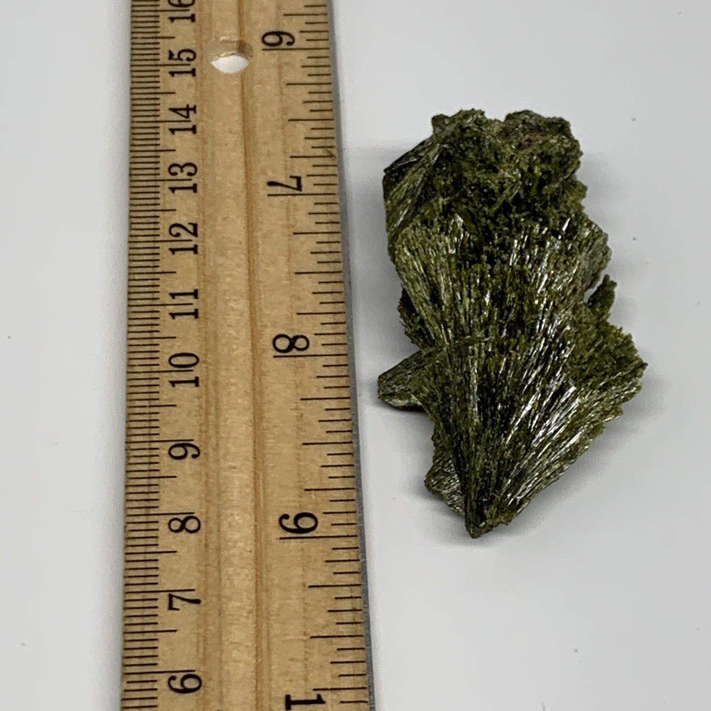 26.4g,2.3"x1"x0.5",Green Epidote Custer/Leaf Mineral Specimen @Pakistan,B27595