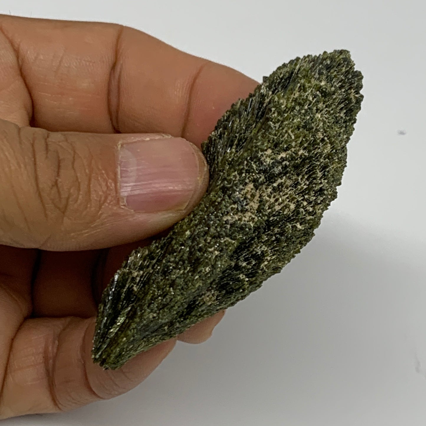 36.8g,2.6"x1.3"x0.7",Green Epidote Custer/Leaf Mineral Specimen @Pakistan,B27598