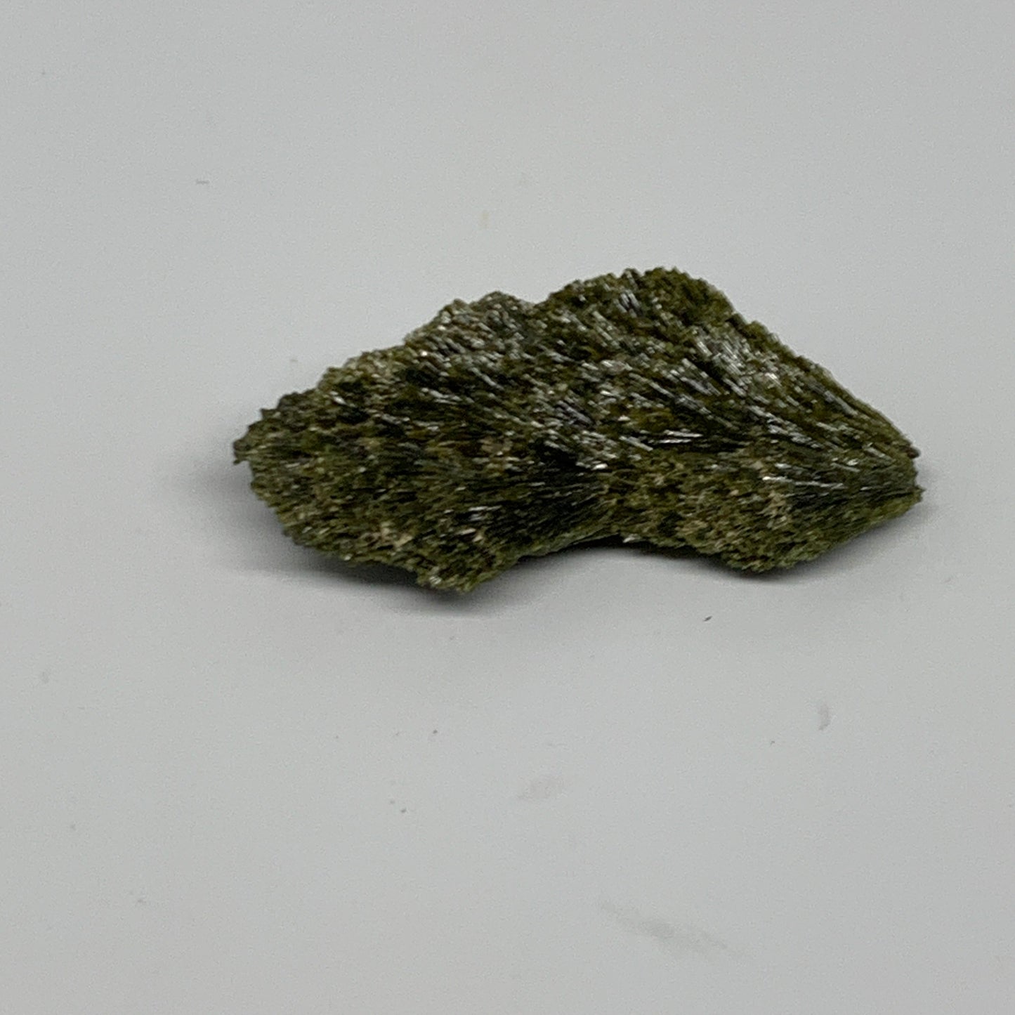 36.8g,2.6"x1.3"x0.7",Green Epidote Custer/Leaf Mineral Specimen @Pakistan,B27598