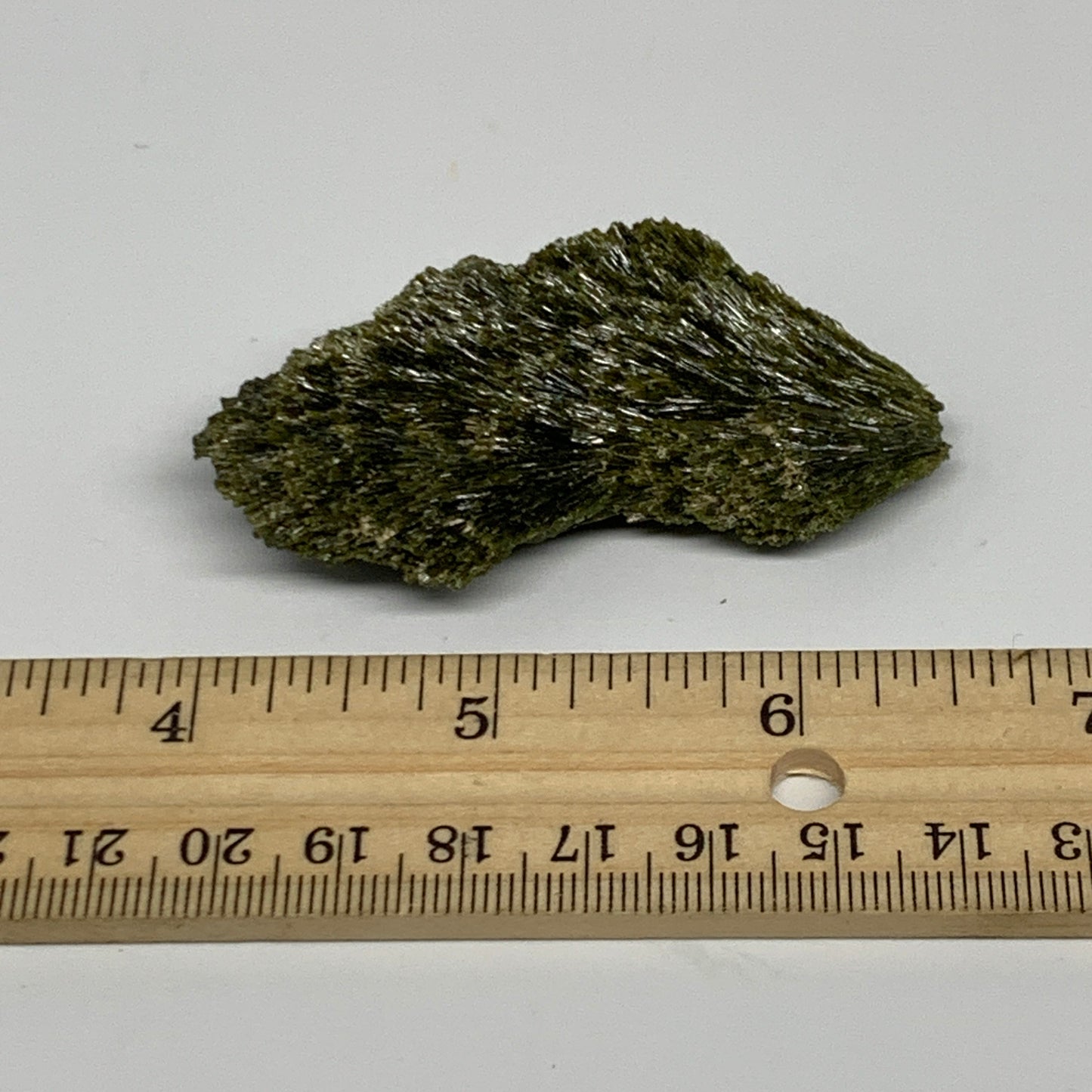 36.8g,2.6"x1.3"x0.7",Green Epidote Custer/Leaf Mineral Specimen @Pakistan,B27598