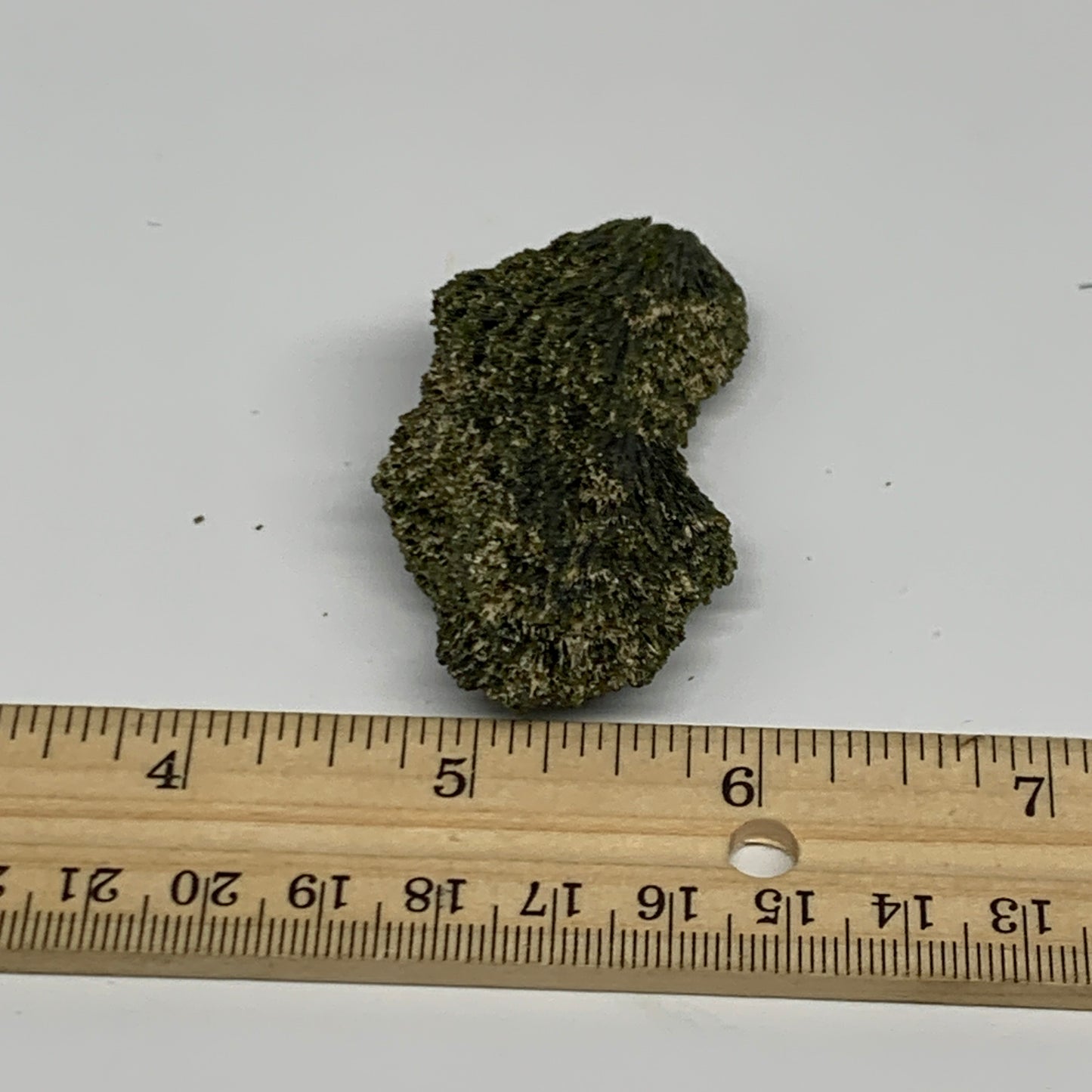 36.8g,2.6"x1.3"x0.7",Green Epidote Custer/Leaf Mineral Specimen @Pakistan,B27598