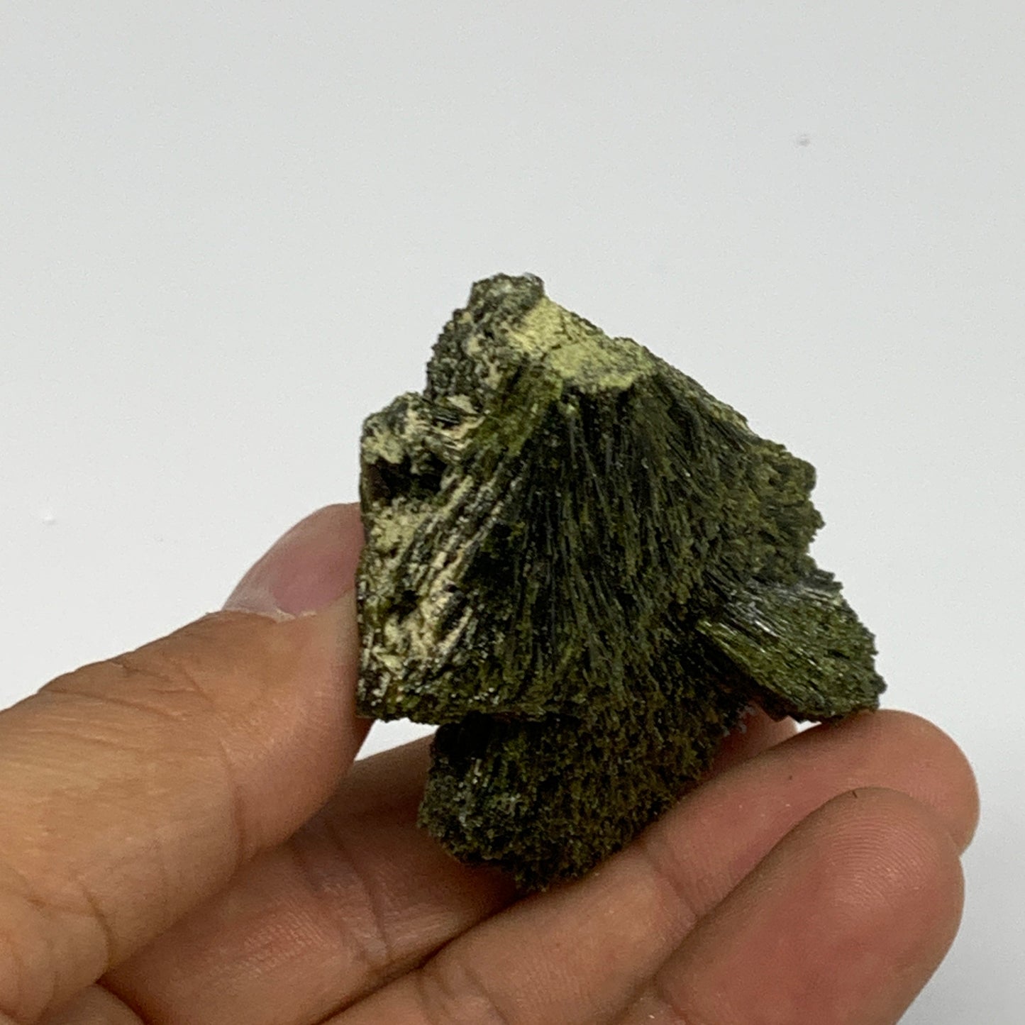 60.3g,2.1"x1.6"x0.8",Green Epidote Custer/Leaf Mineral Specimen @Pakistan,B27601