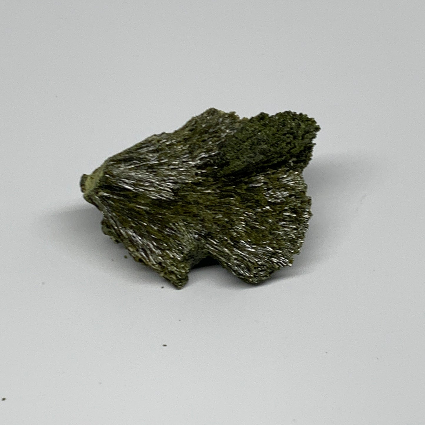 60.3g,2.1"x1.6"x0.8",Green Epidote Custer/Leaf Mineral Specimen @Pakistan,B27601