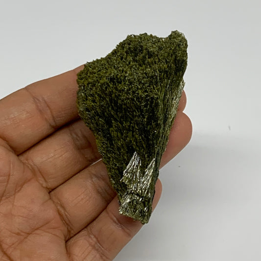 55.6g,2.7"x1.5"x0.8",Green Epidote Custer/Leaf Mineral Specimen @Pakistan,B27602
