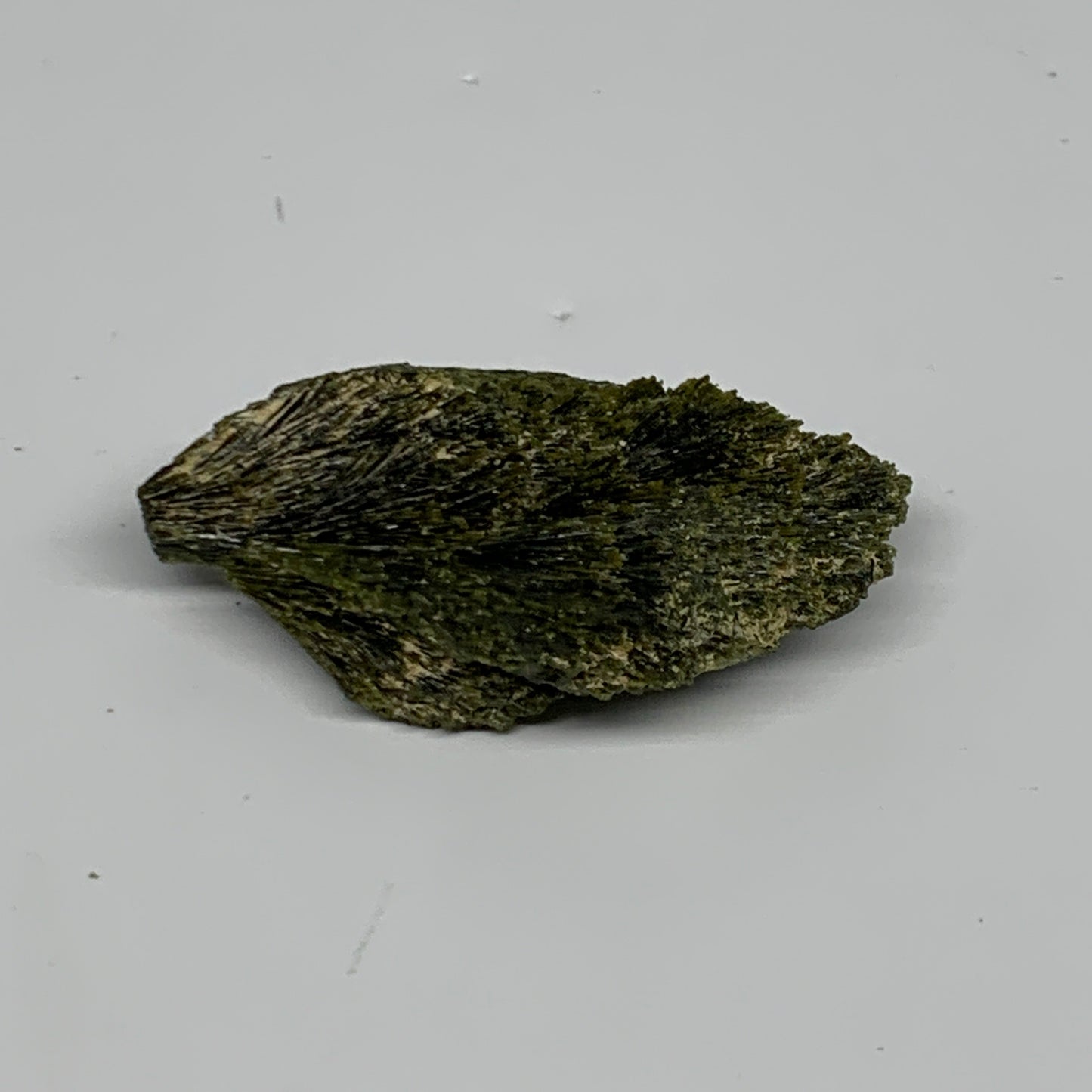 45.4g,2.5"x1.5"x0.6",Green Epidote Custer/Leaf Mineral Specimen @Pakistan,B27603