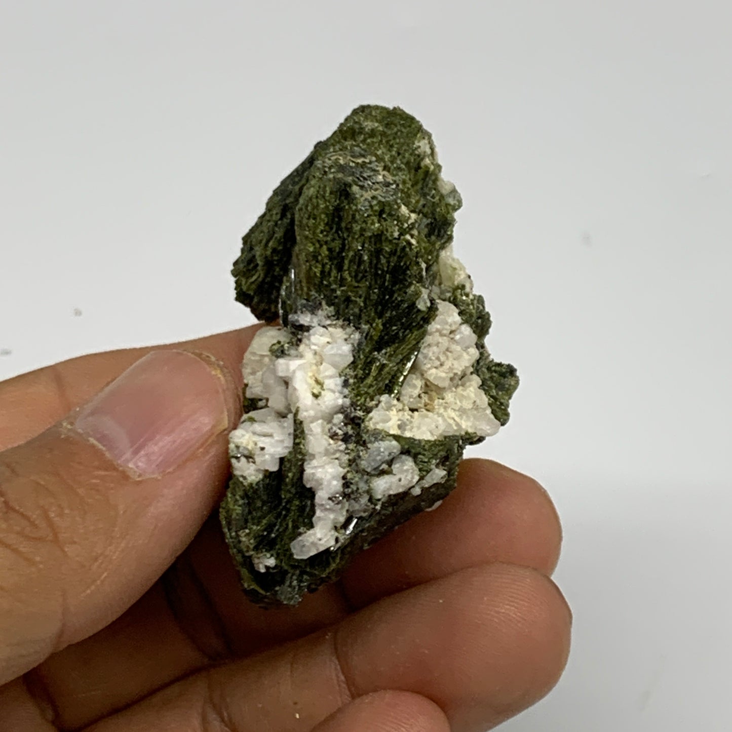 35.9g,1.9"x1.1"x0.9",Green Epidote Custer/Leaf Mineral Specimen @Pakistan,B27604