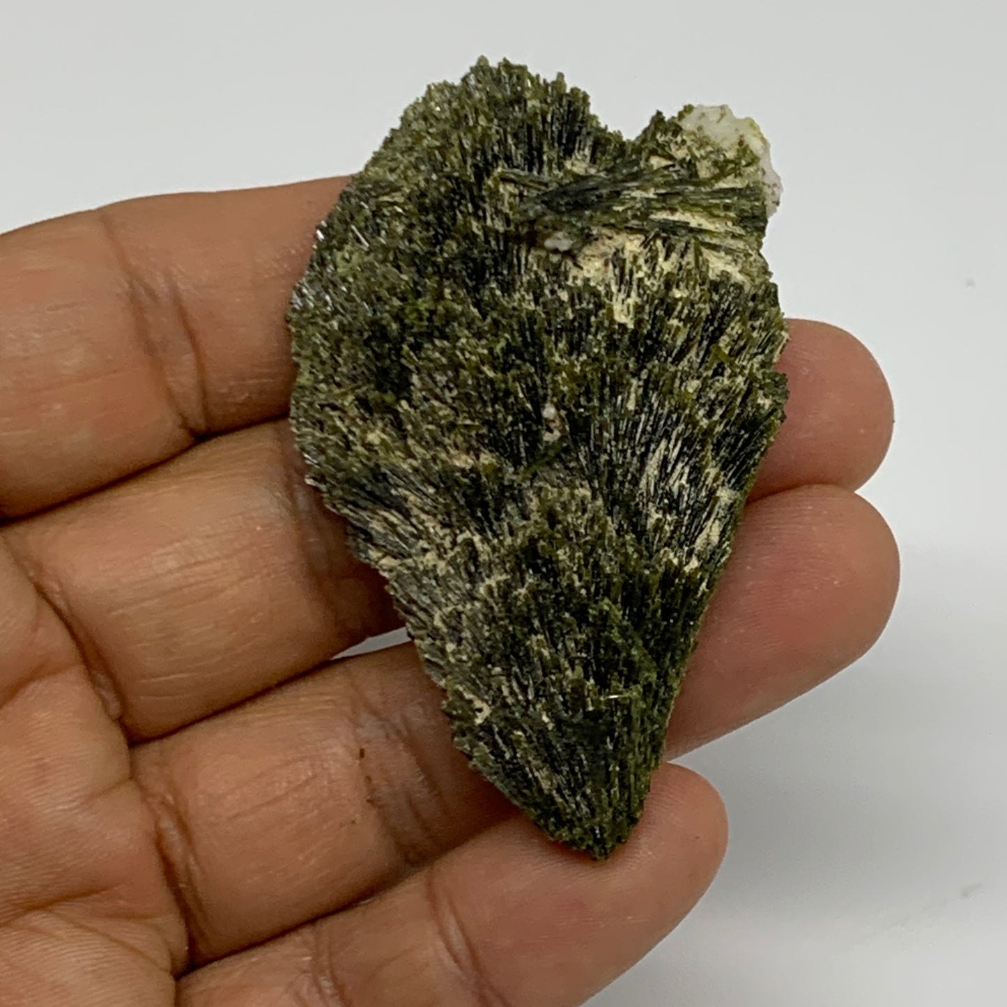 33.7g,2.3"x1.5"x0.4",Green Epidote Custer/Leaf Mineral Specimen @Pakistan,B27606