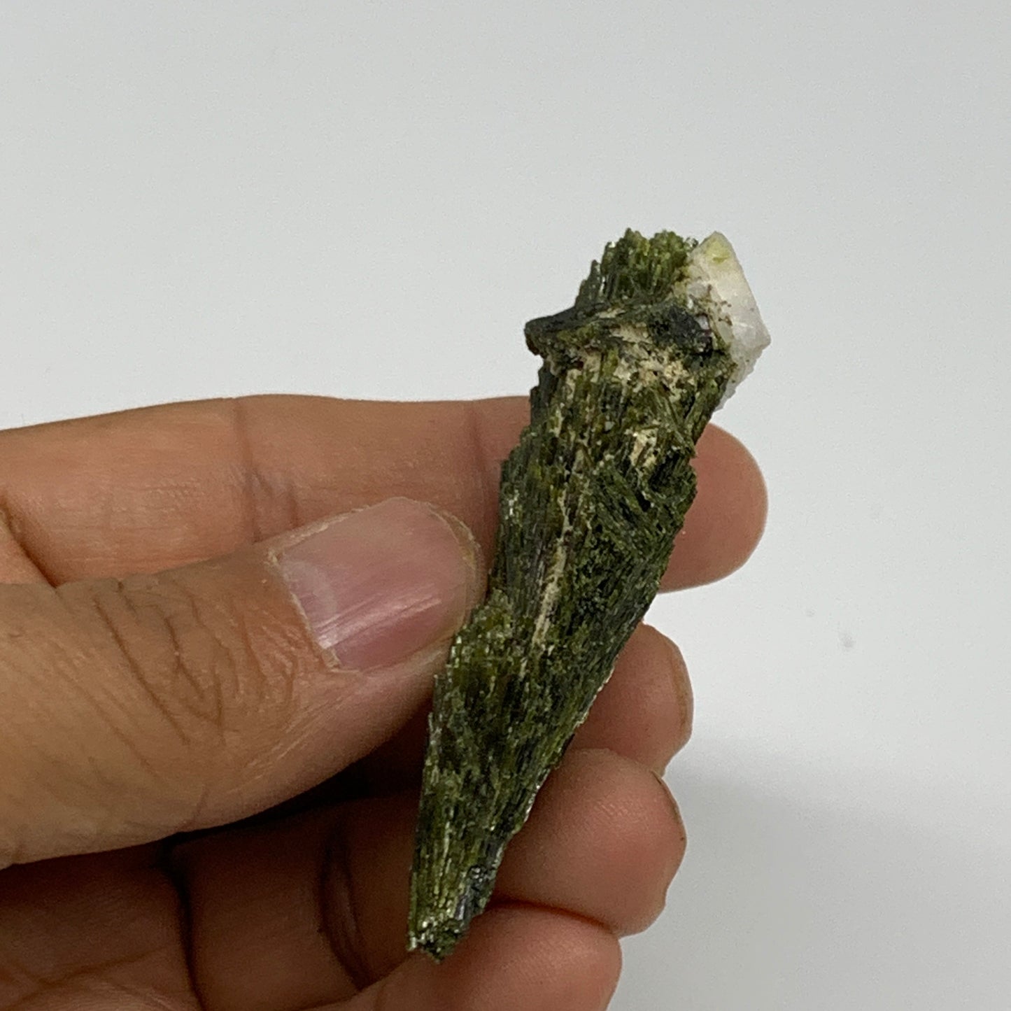 33.7g,2.3"x1.5"x0.4",Green Epidote Custer/Leaf Mineral Specimen @Pakistan,B27606