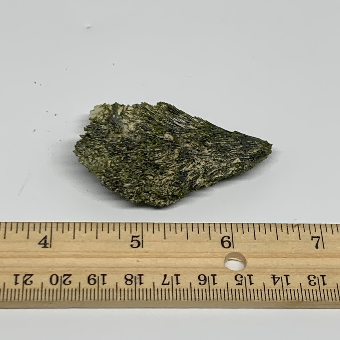 33.7g,2.3"x1.5"x0.4",Green Epidote Custer/Leaf Mineral Specimen @Pakistan,B27606