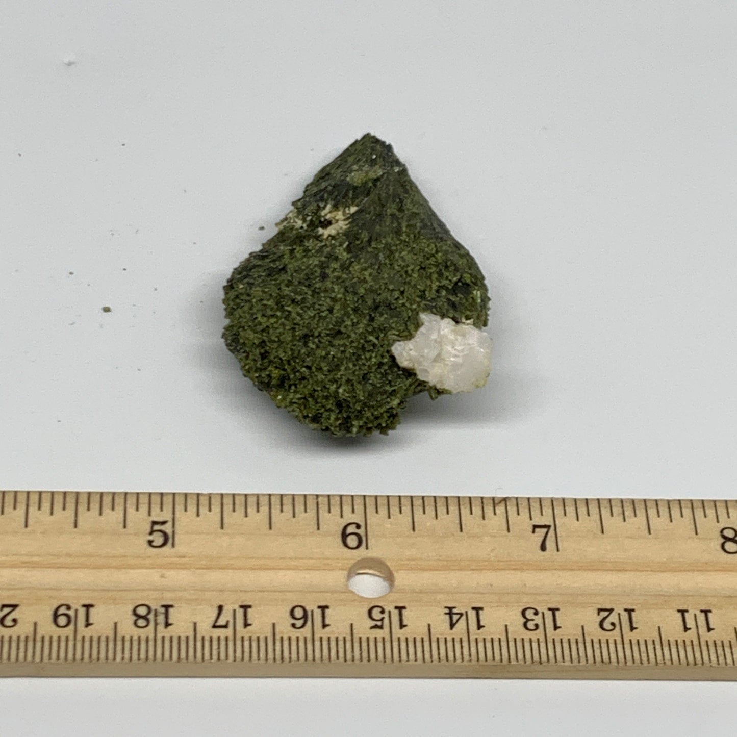 33.7g,2.3"x1.5"x0.4",Green Epidote Custer/Leaf Mineral Specimen @Pakistan,B27606