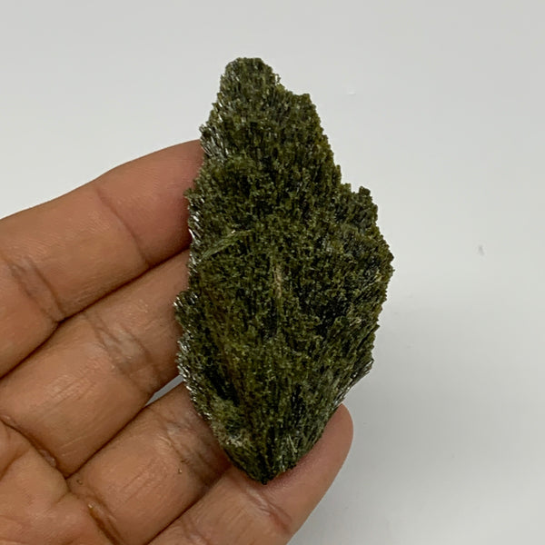 39.4g,2.6"x1.3"x0.6",Green Epidote Custer/Leaf Mineral Specimen @Pakistan,B27607