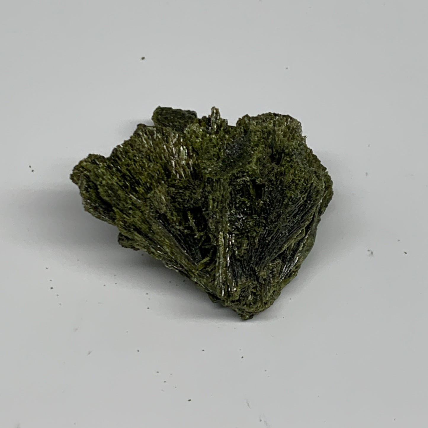 Copy of 35.4g,2.1"x2.1"x1.1",Green Epidote Custer/Leaf Mineral Specimen @Pakista
