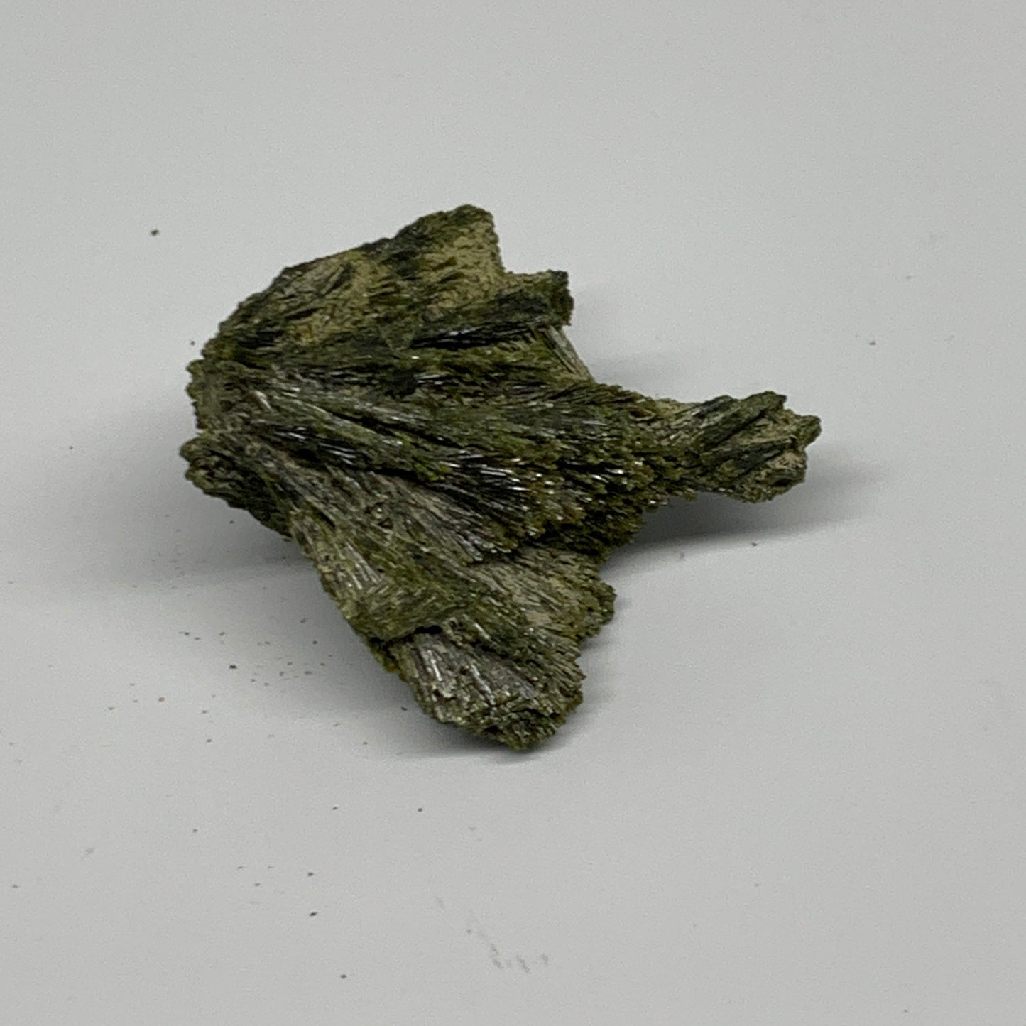 Copy of 35.4g,2.1"x2.1"x1.1",Green Epidote Custer/Leaf Mineral Specimen @Pakista