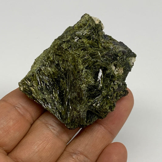 69.9g,2.1"x2.2"x1.1",Green Epidote Custer/Leaf Mineral Specimen @Pakistan,B27611