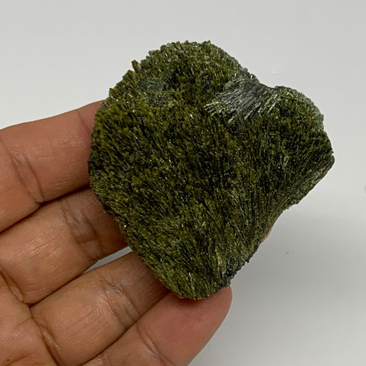 70.9g,2.2"x2.1"x0.7",Green Epidote Custer/Leaf Mineral Specimen @Pakistan,B27621