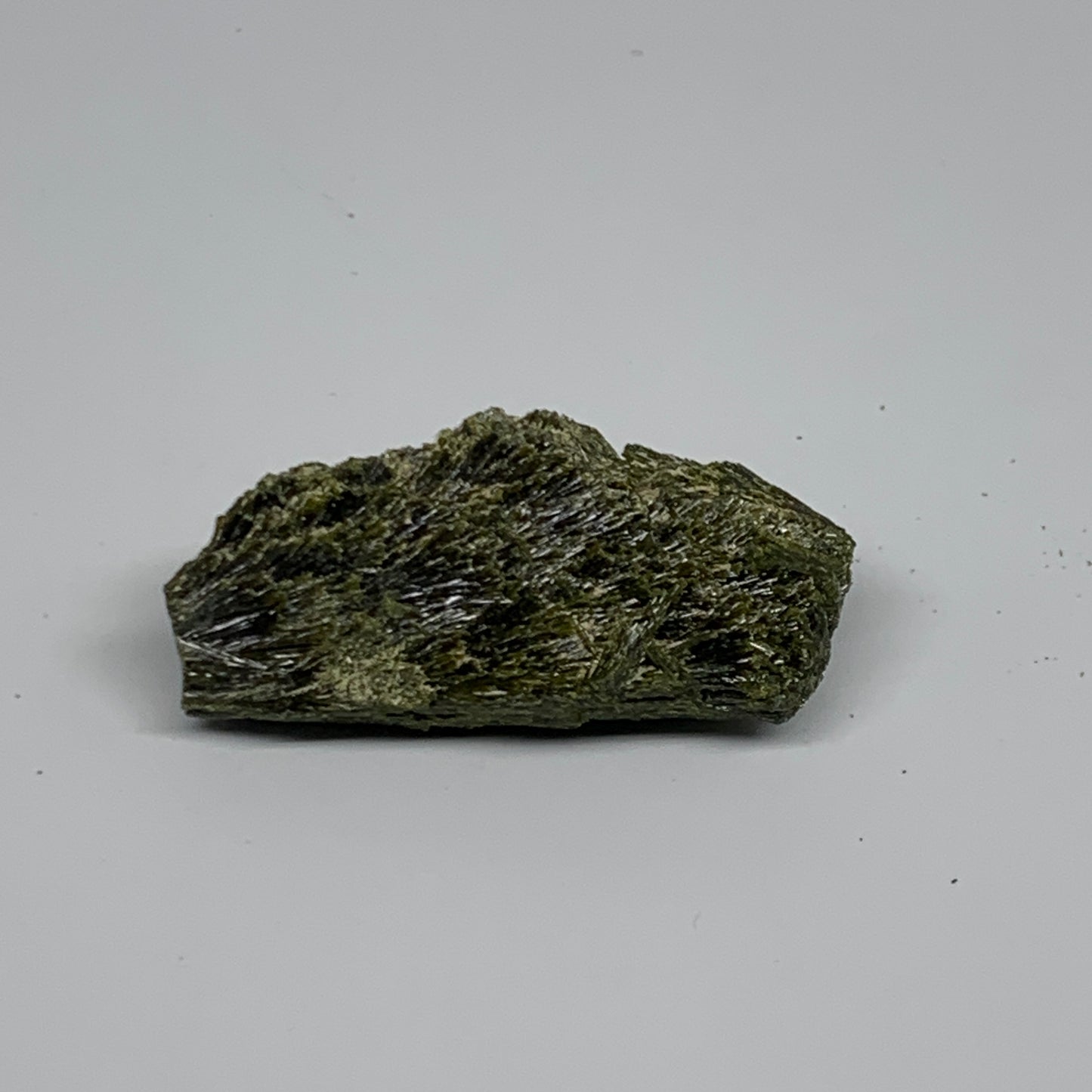 53.5g,2.5"x1.1"x0.8",Green Epidote Custer/Leaf Mineral Specimen @Pakistan,B27627