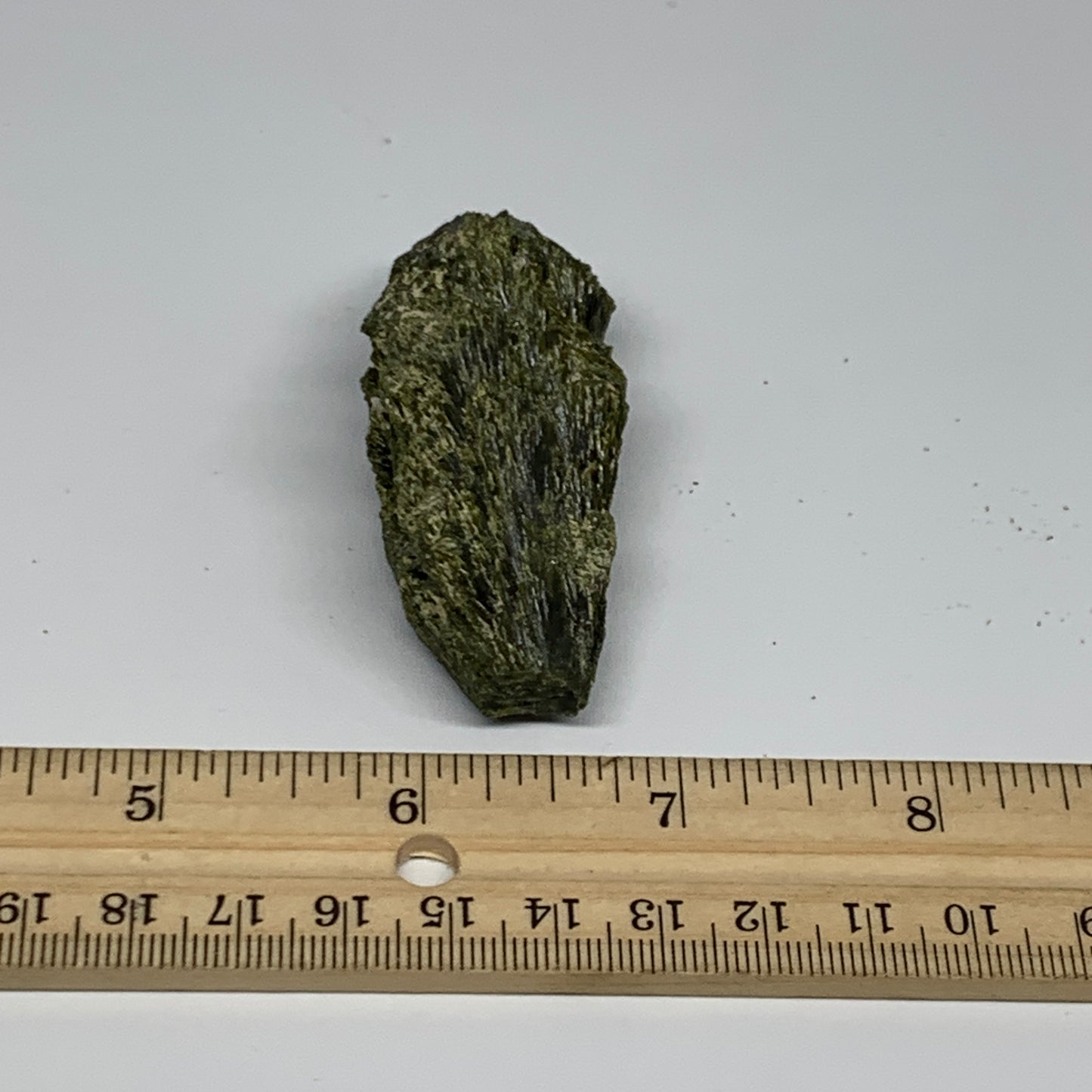 53.5g,2.5"x1.1"x0.8",Green Epidote Custer/Leaf Mineral Specimen @Pakistan,B27627