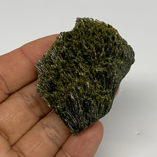 48.8g,2.1"x1.5"x0.6",Green Epidote Custer/Leaf Mineral Specimen @Pakistan,B27631
