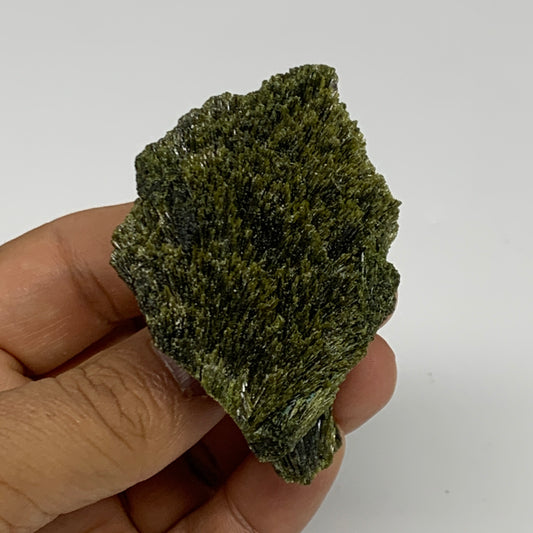 64.1g,2.5"x1.7"x1.2",Green Epidote Custer/Leaf Mineral Specimen @Pakistan,B27637