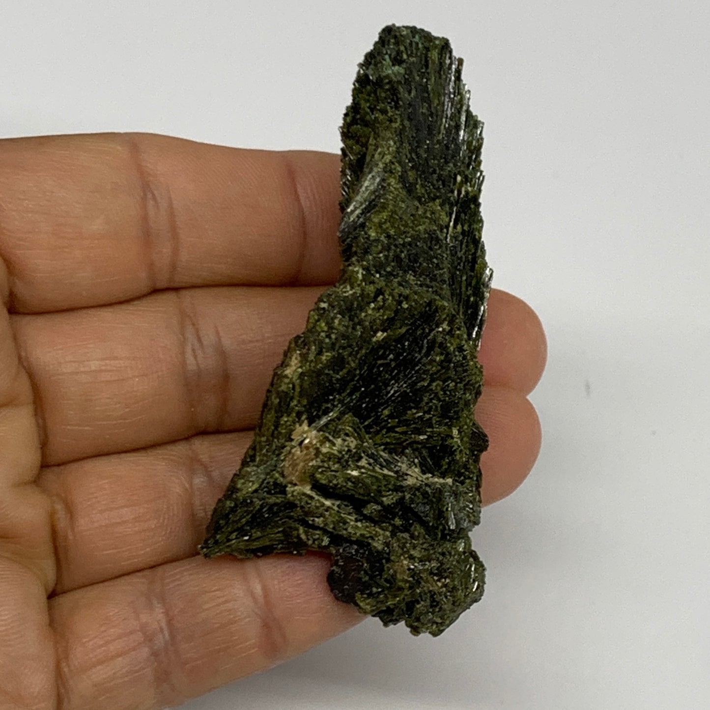 42.2g,2.7"x1.3"x1.6",Green Epidote Custer/Leaf Mineral Specimen @Pakistan,B27638
