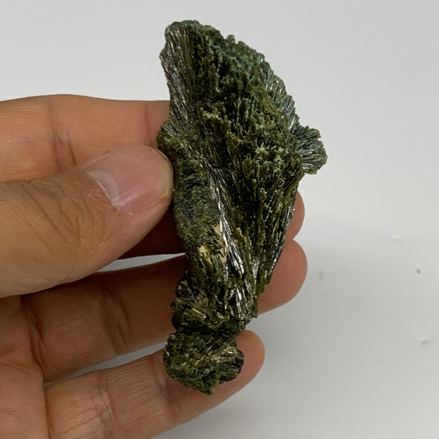 42.2g,2.7"x1.3"x1.6",Green Epidote Custer/Leaf Mineral Specimen @Pakistan,B27638