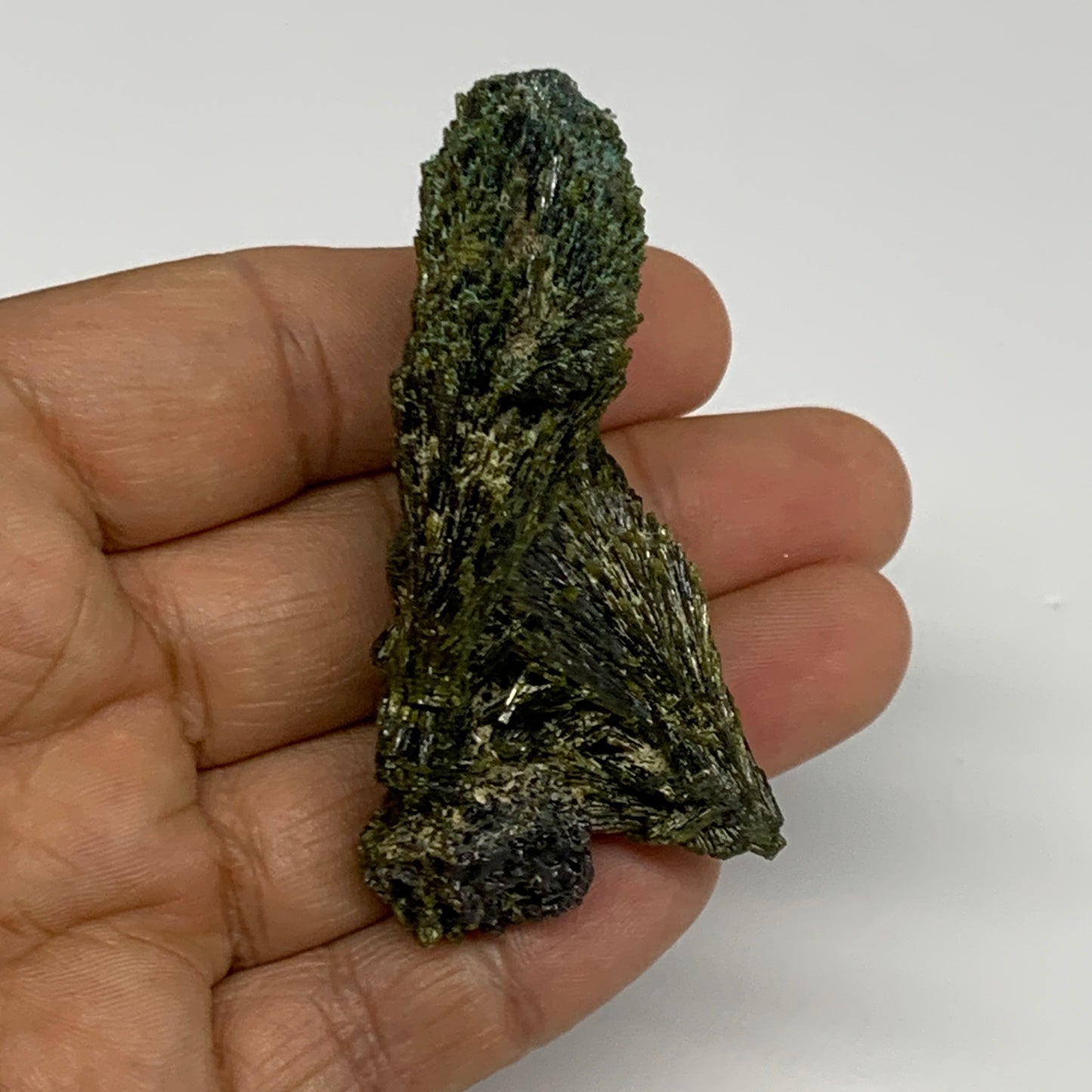 42.2g,2.7"x1.3"x1.6",Green Epidote Custer/Leaf Mineral Specimen @Pakistan,B27638