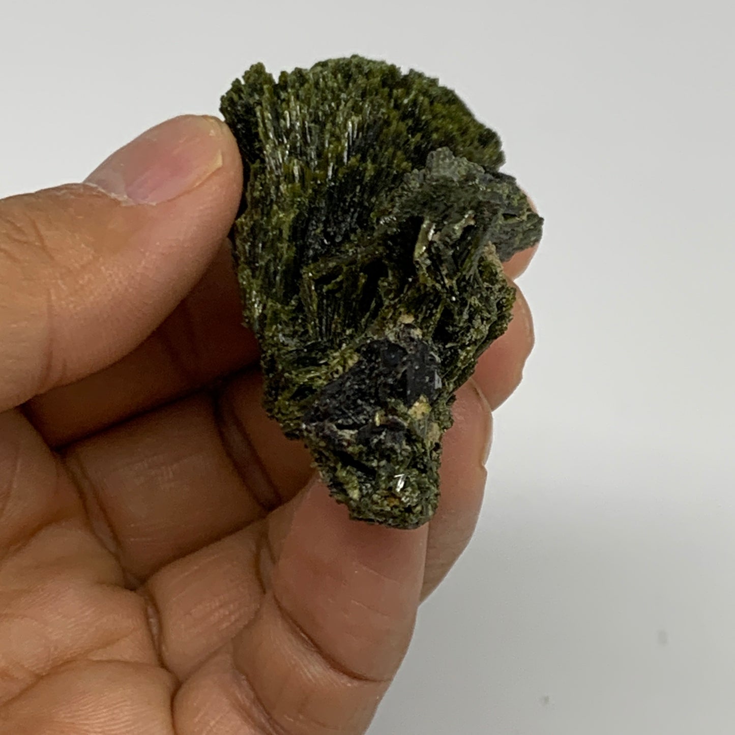 42.2g,2.7"x1.3"x1.6",Green Epidote Custer/Leaf Mineral Specimen @Pakistan,B27638