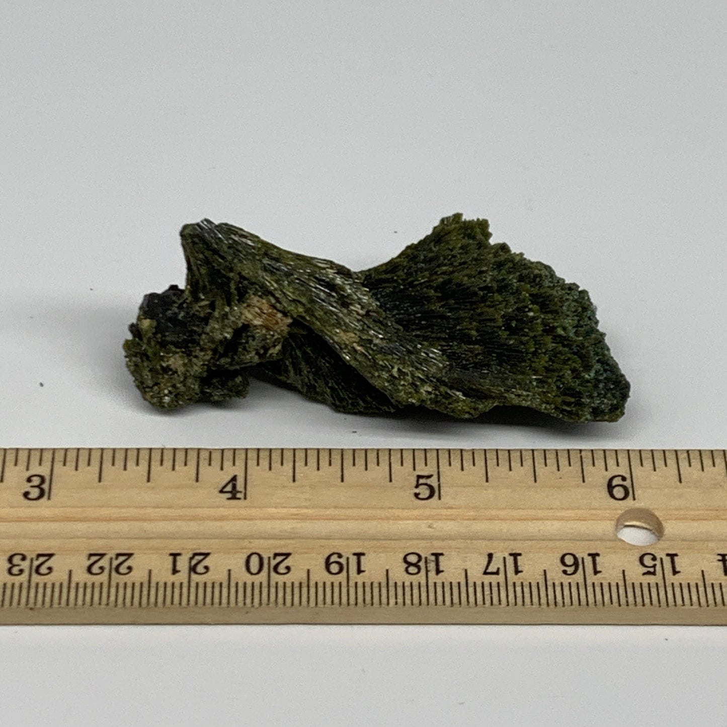 42.2g,2.7"x1.3"x1.6",Green Epidote Custer/Leaf Mineral Specimen @Pakistan,B27638