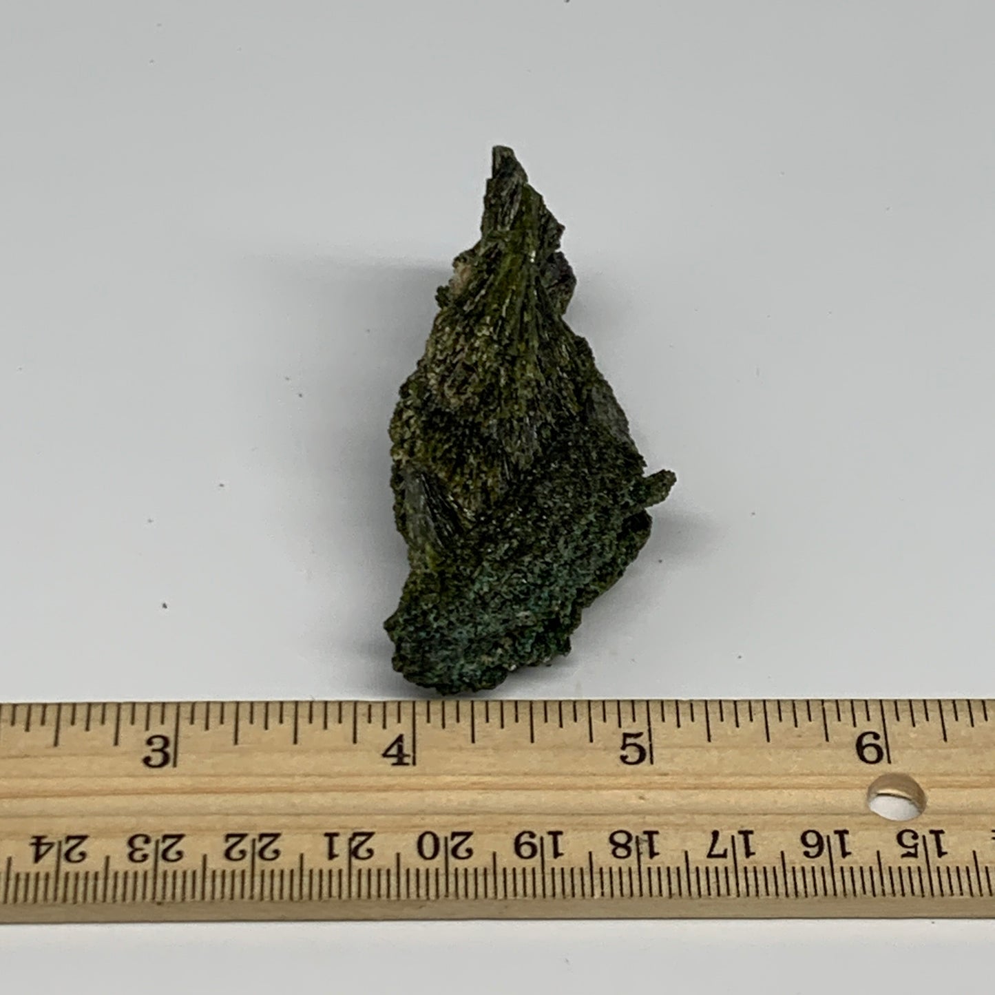 42.2g,2.7"x1.3"x1.6",Green Epidote Custer/Leaf Mineral Specimen @Pakistan,B27638