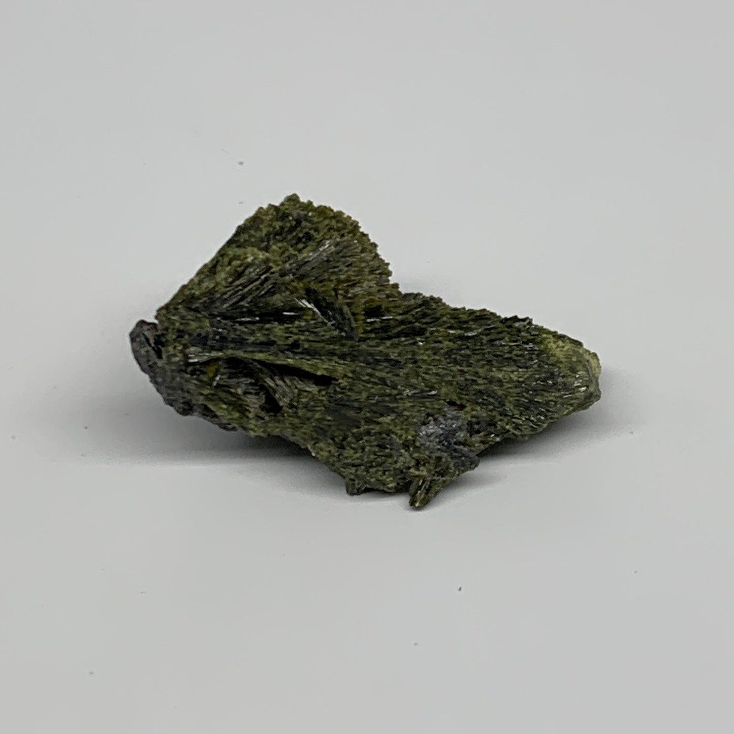 52.1g,2.5"x1.6"x1",Green Epidote Custer/Leaf Mineral Specimen @Pakistan, B27643