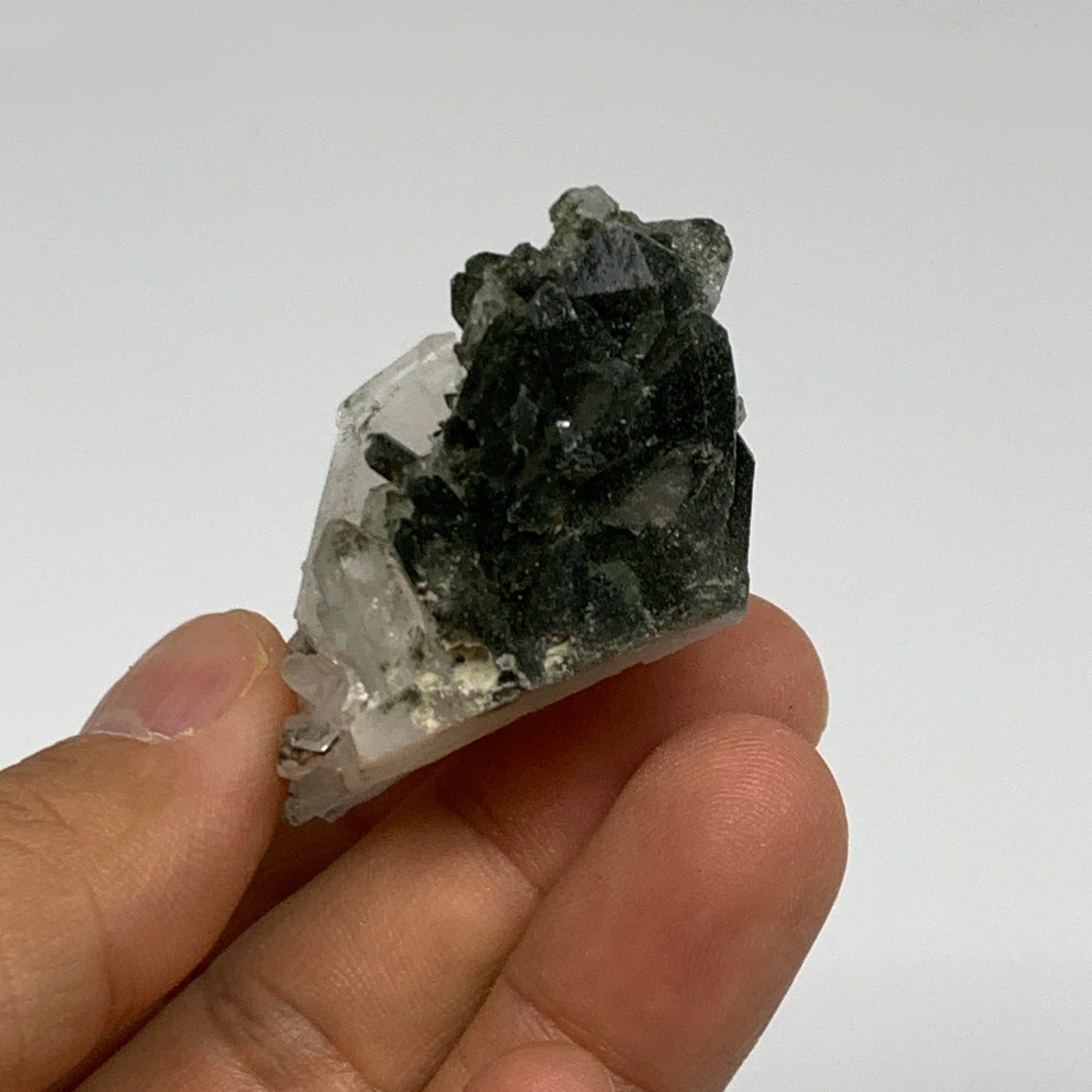 37.1g, 2.4"x1.1"x1.1", Chlorine Quartz Crystal Mineral,Specimen Terminated,B2767