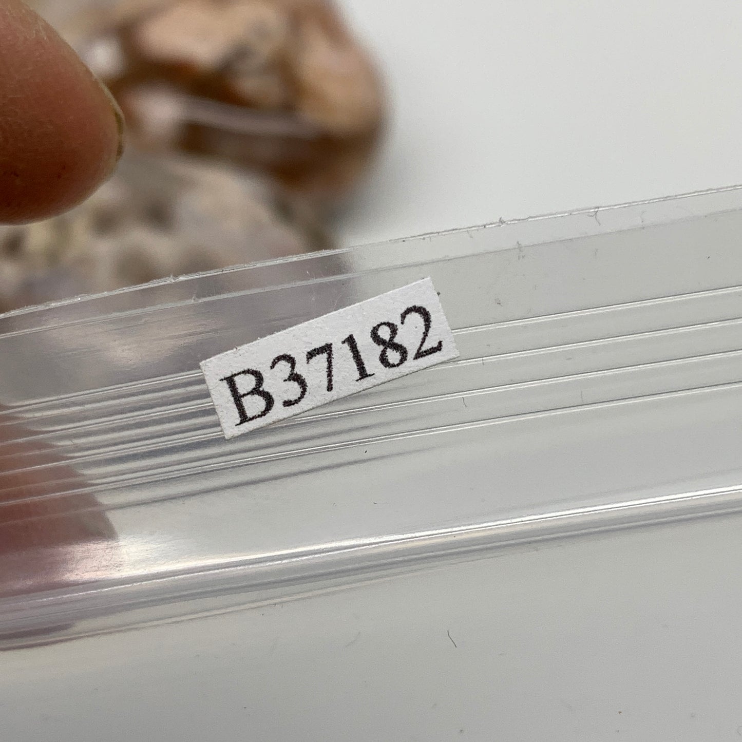 2.3 lbs, 1.9"-2.4",11pcs, Cherry Blossom Flower Agate Heart Crystal, B37182