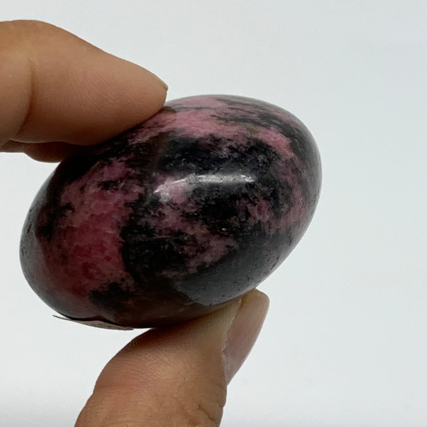 107.3g, 2"x1.7"x1.1", Rhodonite Palm-Stone Polished Reiki @Madagascar,B37190