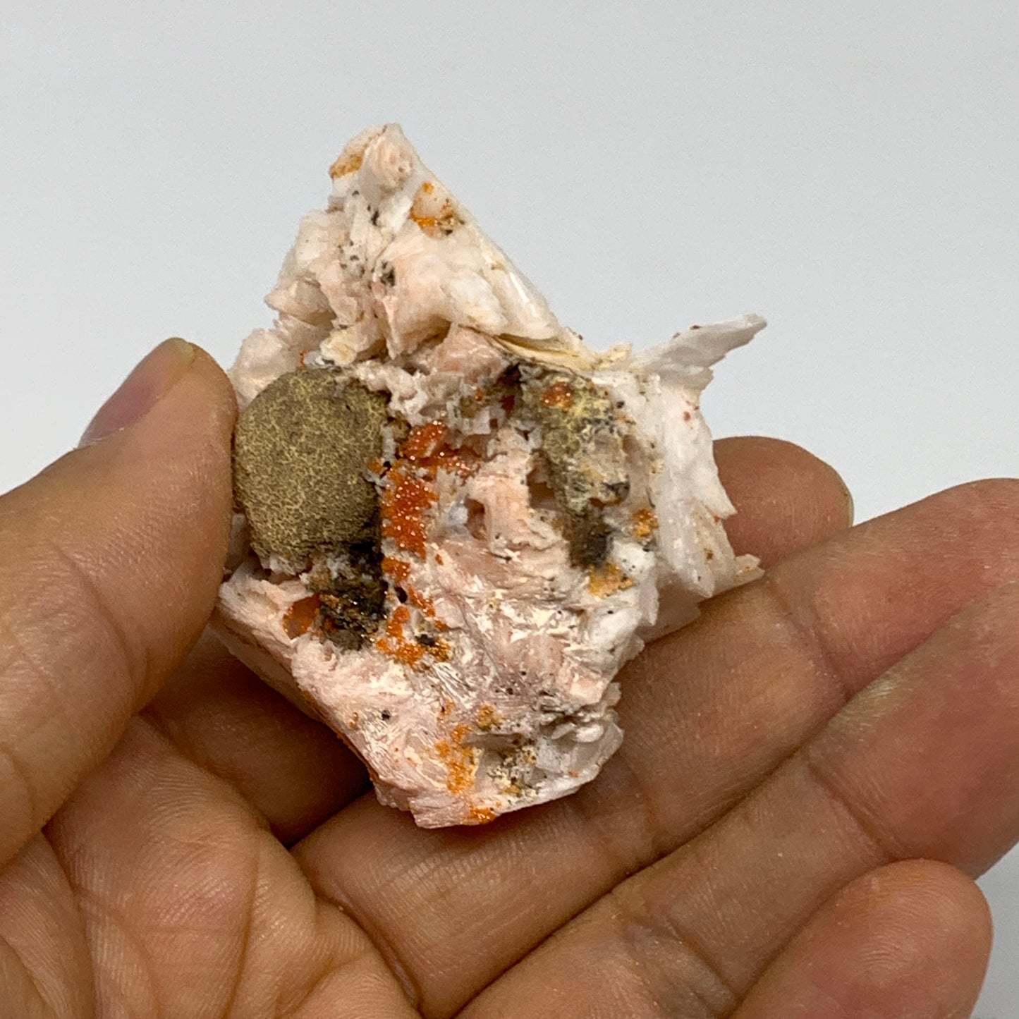 84.3g, 2.1"x1.6"x1.1", Natural Golden Barite Mineral Specimen @Morocco, B33586