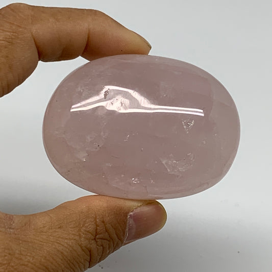 134g , 2.4"x1.7"x1.2", Natural Pink Rose Quartz Palm-stone Crystal, B37258