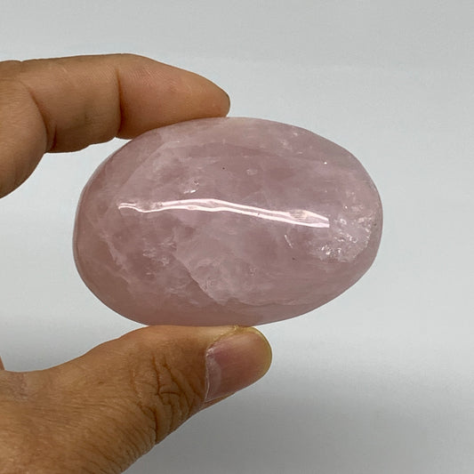 104.5g , 2.3"x1.6"x1.2", Natural Pink Rose Quartz Palm-stone Crystal, B37276